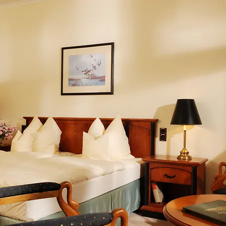 Kurhaus Am Inselsee 4* 구슈트로프