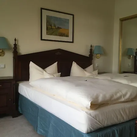 Kurhaus Am Inselsee 4* 구슈트로프