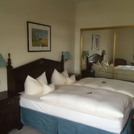 Kurhaus Am Inselsee מלון 4*