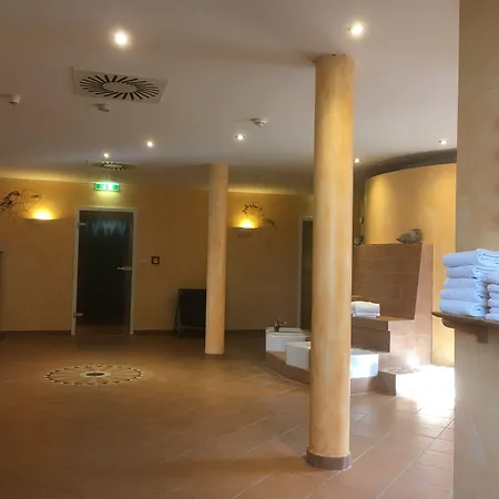 Kurhaus Am Inselsee מלון Güstrow