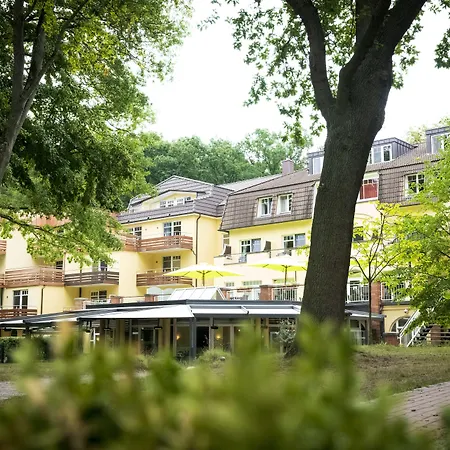 Kurhaus Am Inselsee فندق 4*